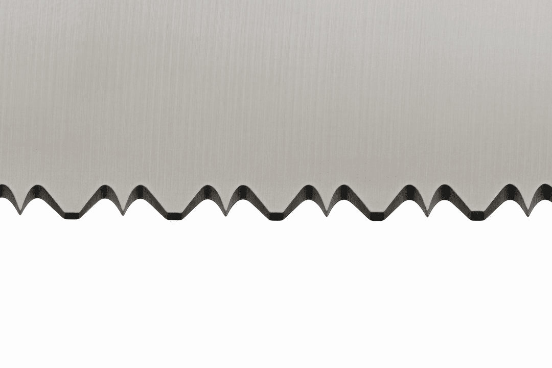 HORL Brotmesser, Detail der Klinge mit Triple Pro Cut aus Zacken, Wellen und Plateaus.