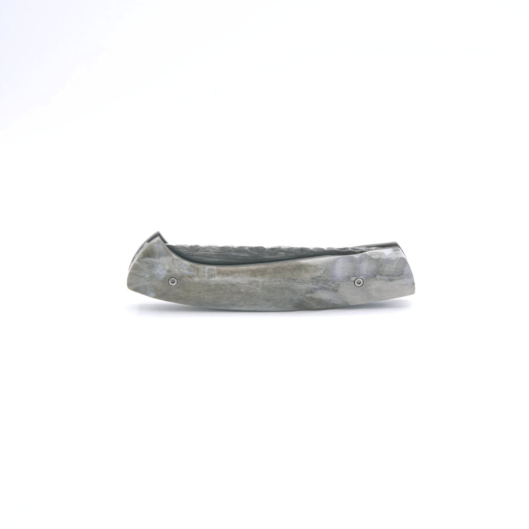 Atelier 1515 - Manu Laplace, Collection "Primitive", Französisches Taschenmesser, oxidierte Klinge, grau pigmentierter Knochen