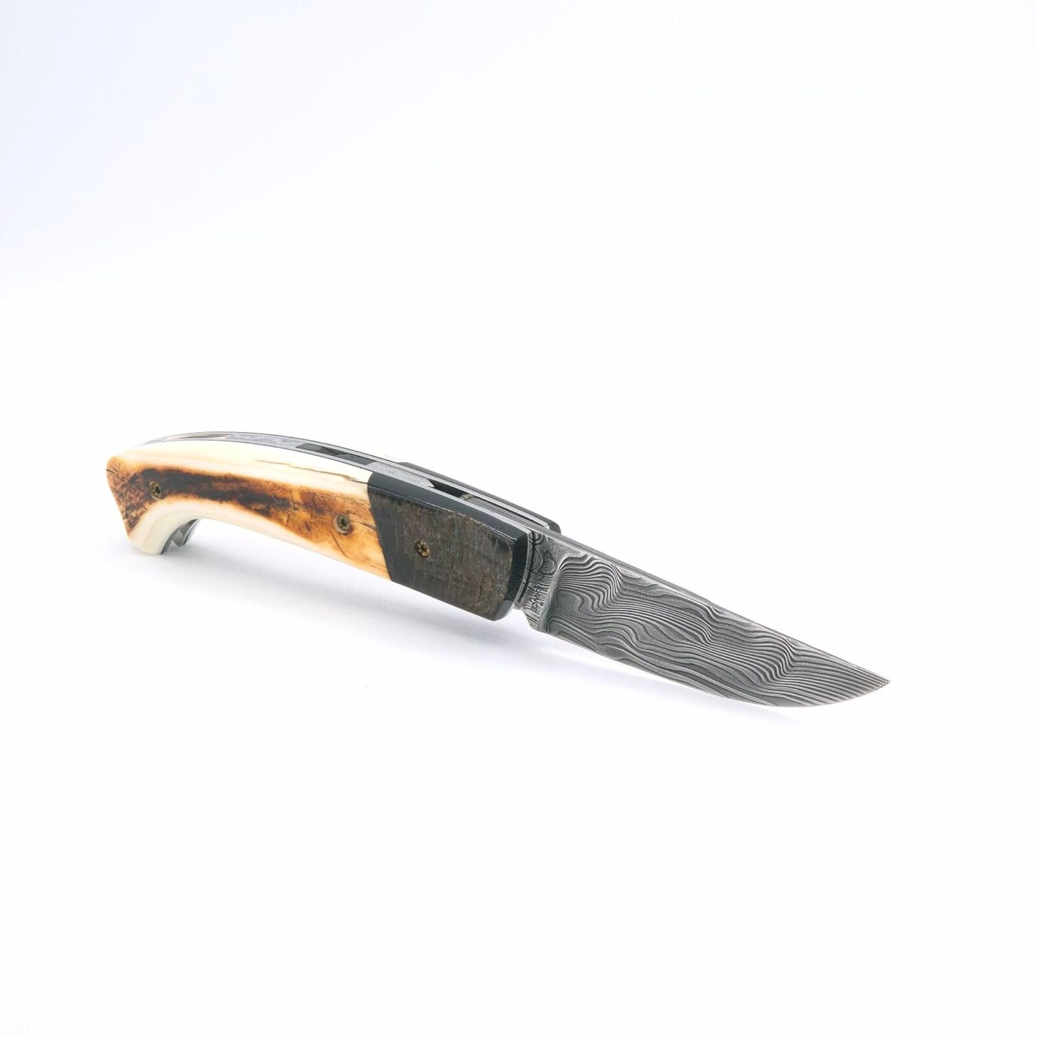 Atelier 1515 - Manu Laplace, "1515", Französisches Damast Taschenmesser, Warzenschweinzahn, Hornkruste