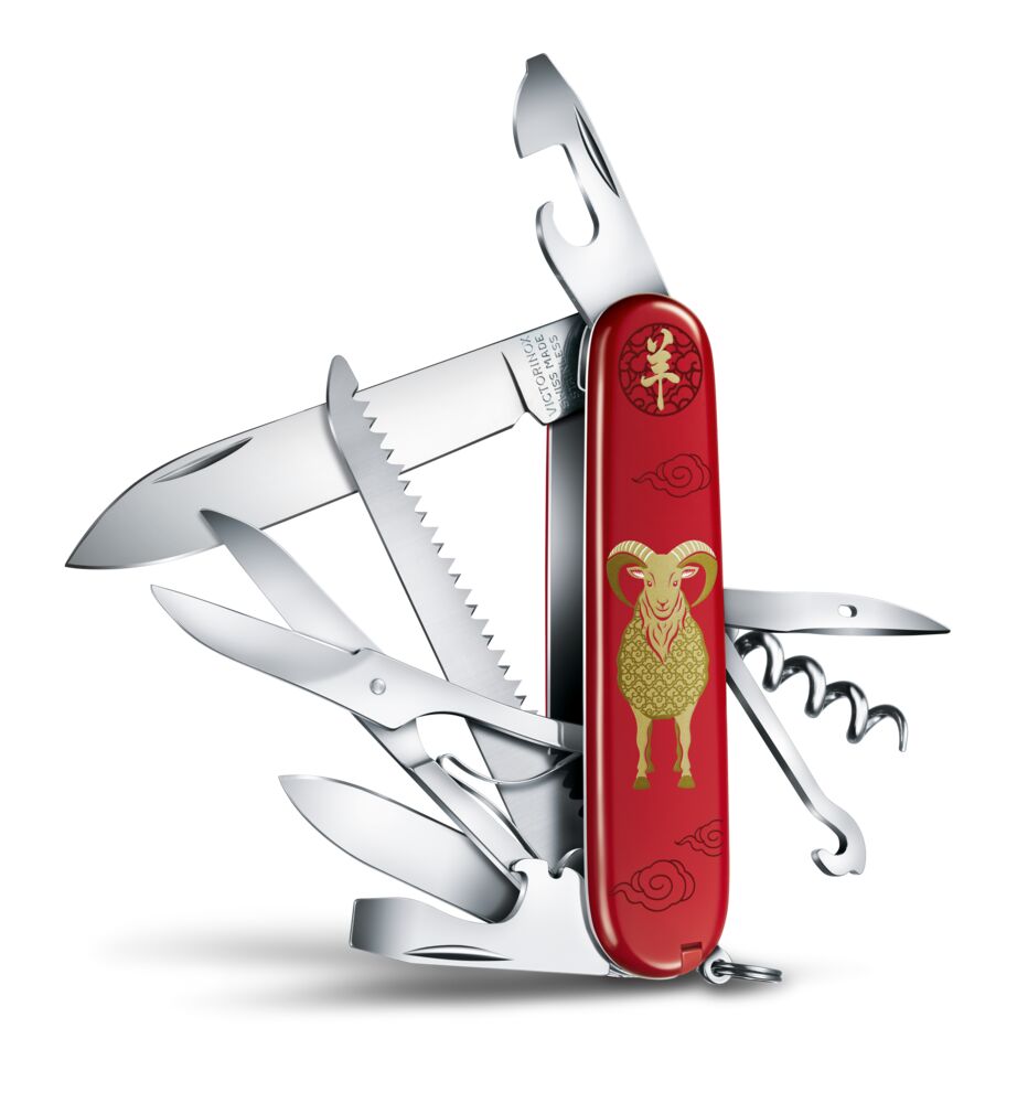 Victorinox Huntsman Year of the Goat 2027, rot, ausgeklappte Werkzeuge mit Klingen, Schere, Holzsäge und Korkenzieher.