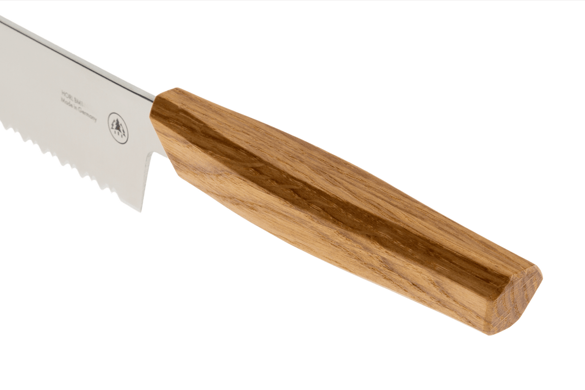 HORL Brotmesser Eiche, Detail des Griffs aus massivem Eichenholz.