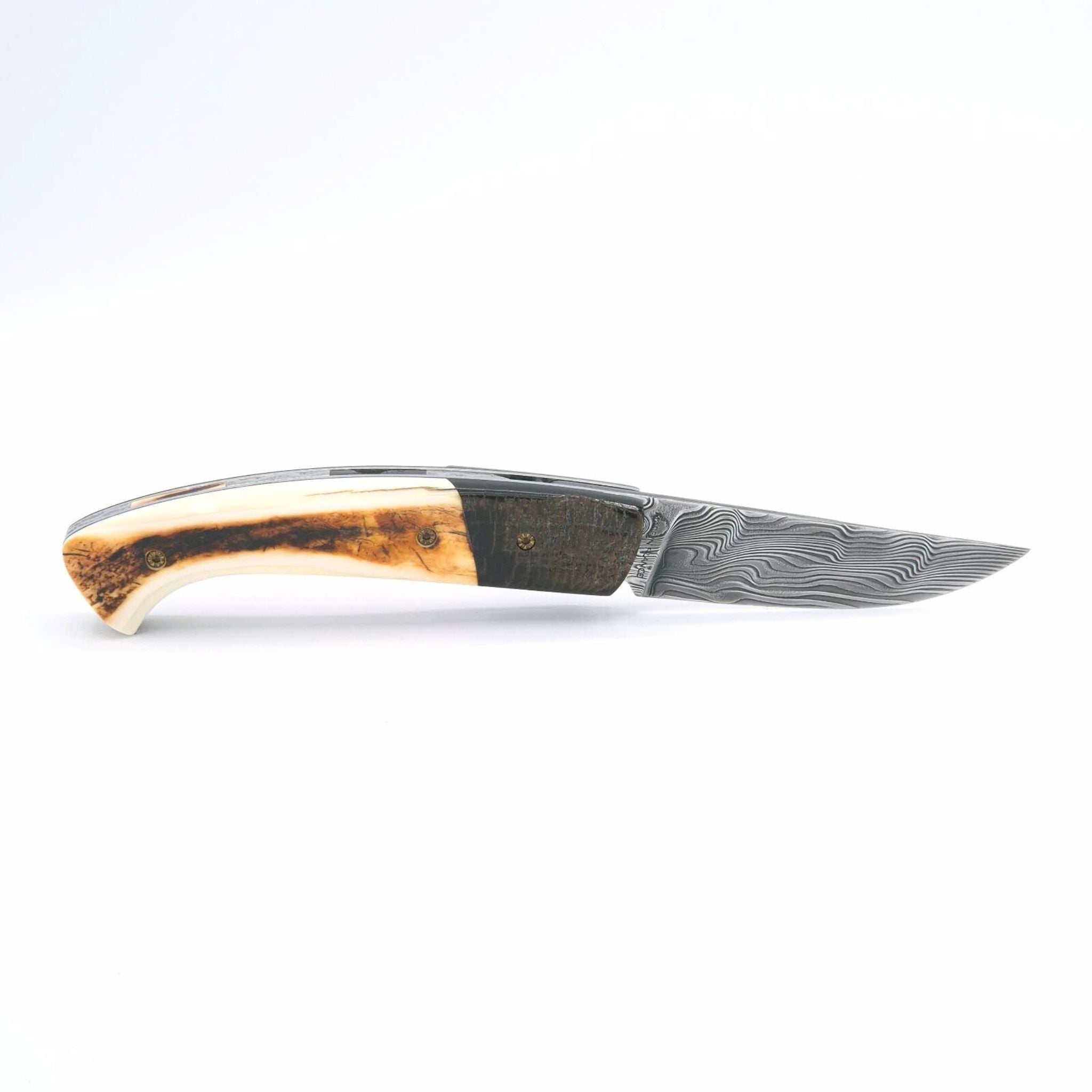 Atelier 1515 - Manu Laplace, "1515", Französisches Damast Taschenmesser, Warzenschweinzahn, Hornkruste