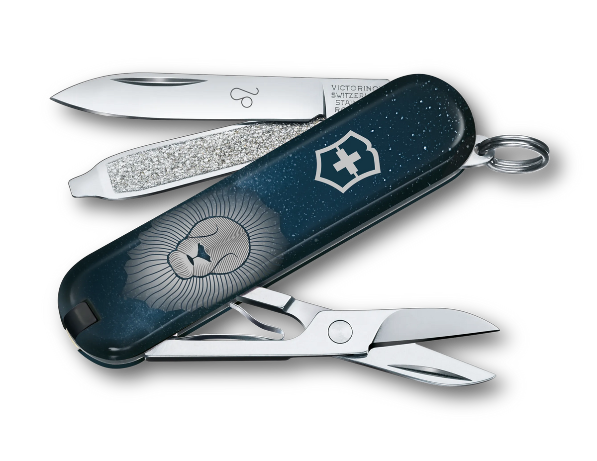 Victorinox Classic SD Zodiac Signs Löwe, 58 mm Schlüsselanhänger-Taschenmesser mit Schere und Nagelfeile.