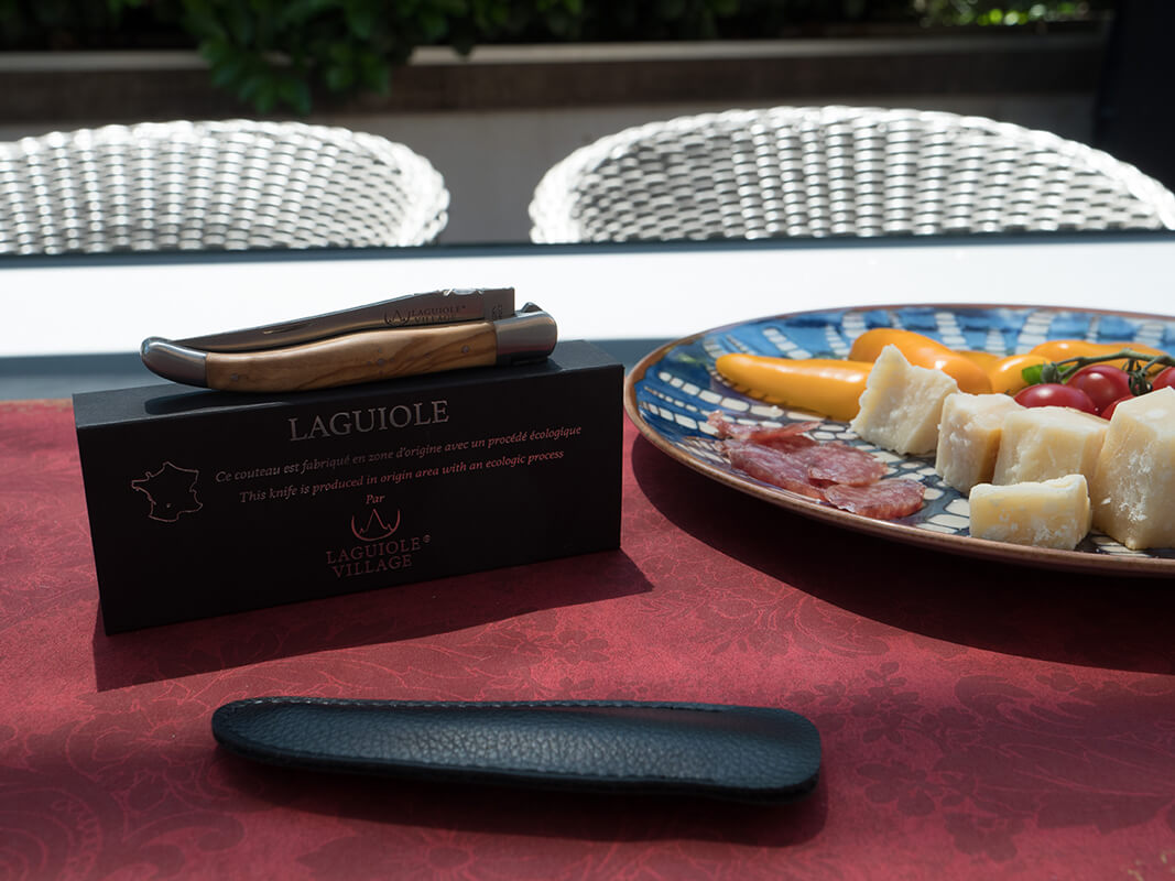 Laguiole Village Taschenmesser Olivenholz matt, 12 cm