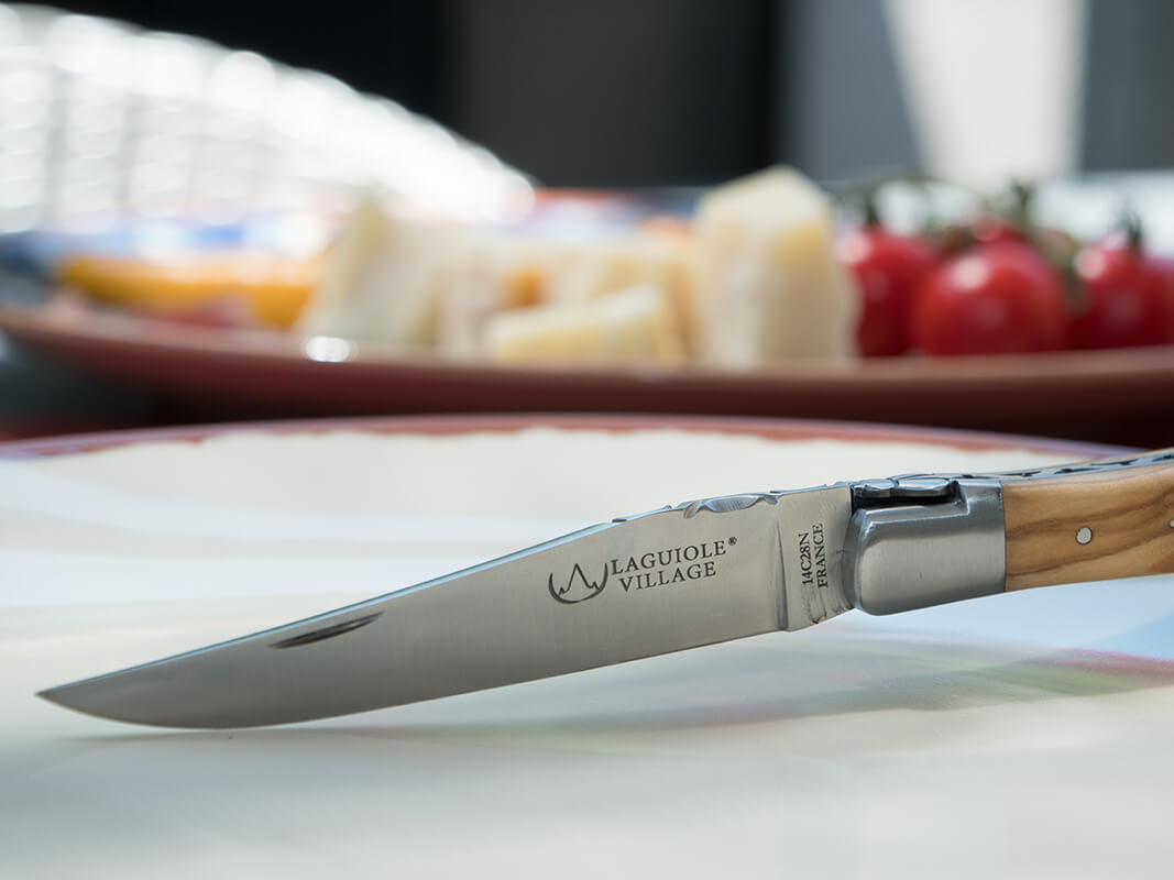 Laguiole Village Taschenmesser Olivenholz matt, 12 cm