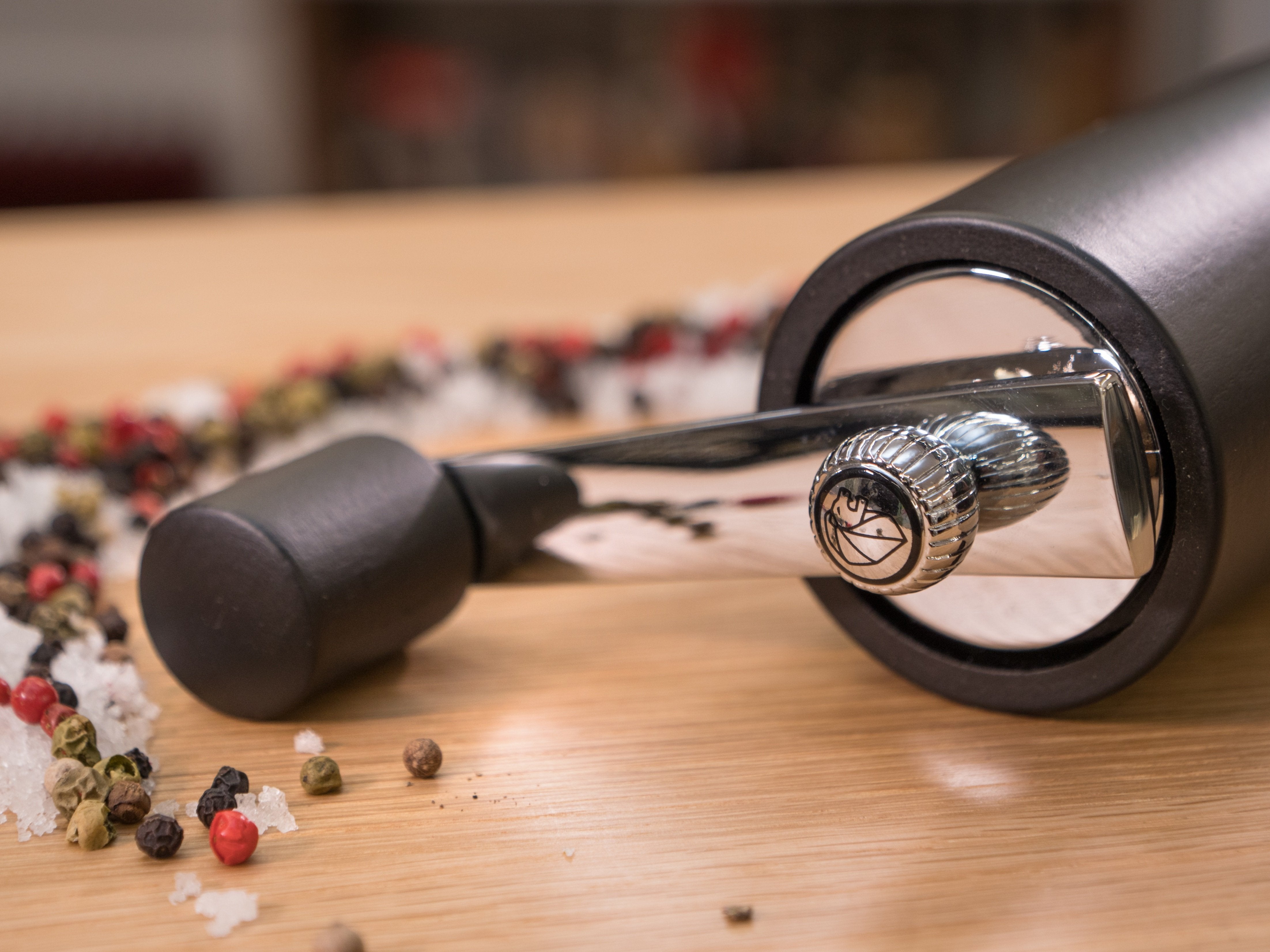 Peugeot Kurbelpfeffermühle Isen 18 cm mattschwarz