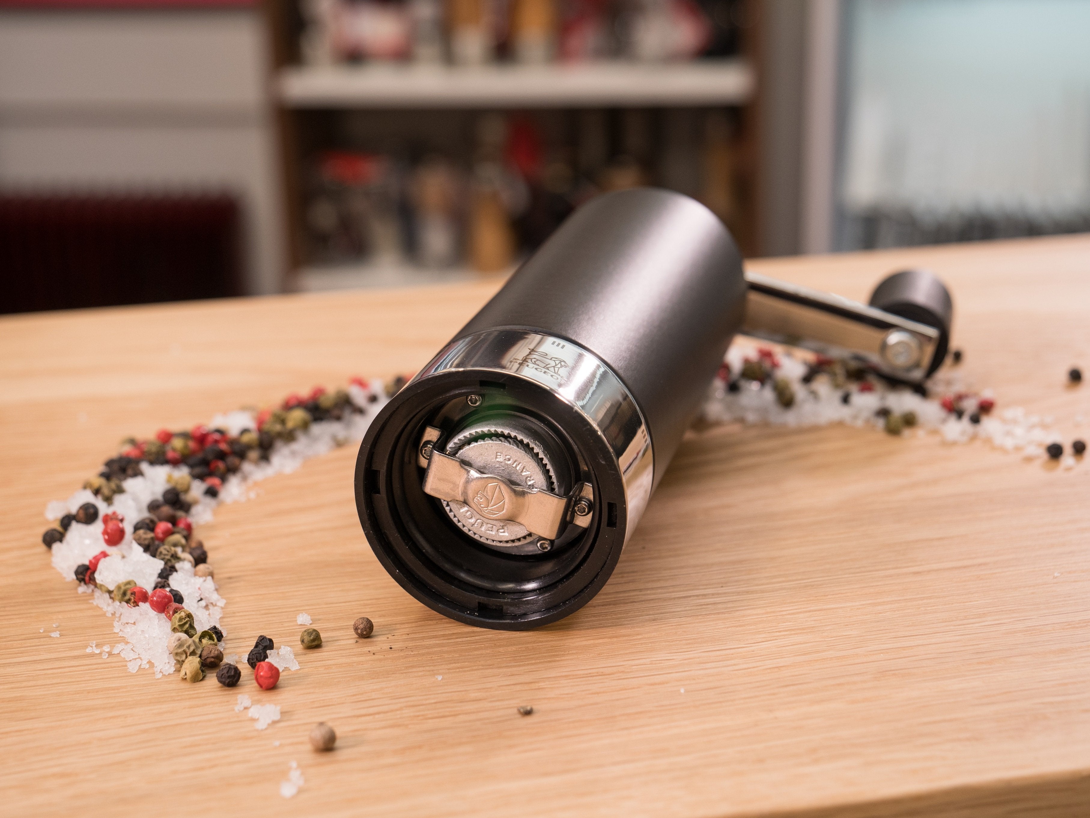 Peugeot Kurbelpfeffermühle Isen 18 cm mattschwarz